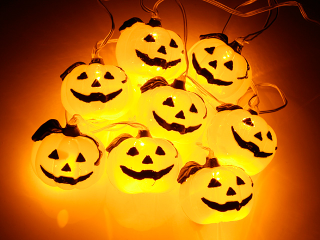 Illustration for article titled Brando USB Pumpkin Lights are Actually Cubicle-Worthy